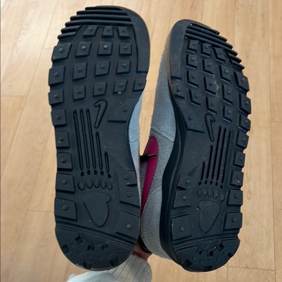 Nike Hoodland Particle Grey/Bright Magenta  size 11 - Picture 12 of 16